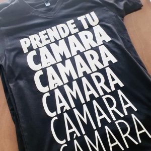 Prende tu cámara – camiseta